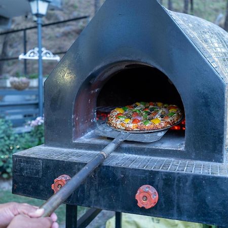 Stayvista At Floradale W Jacuzzi & Wood-Fire Pizza Kasauli Eksteriør billede