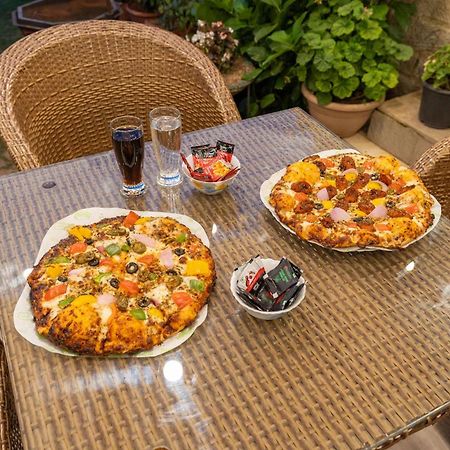 Stayvista At Floradale W Jacuzzi & Wood-Fire Pizza Kasauli Eksteriør billede