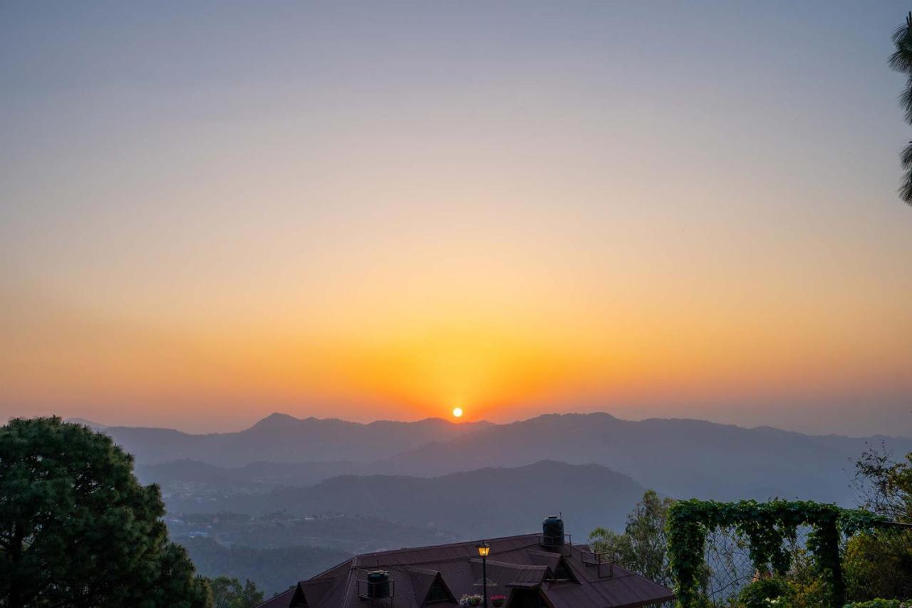 Stayvista At Floradale W Jacuzzi & Wood-Fire Pizza Kasauli Eksteriør billede