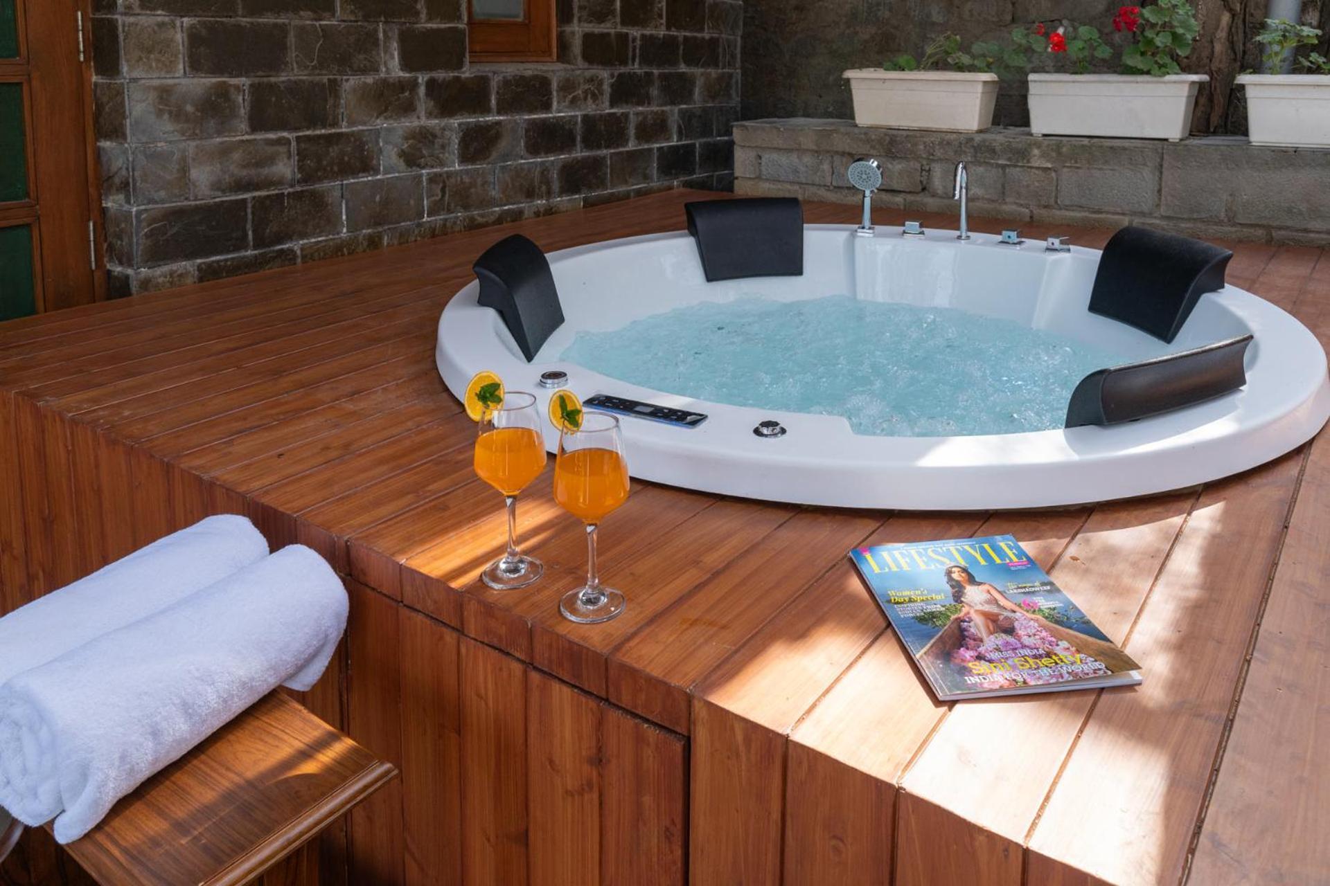 Stayvista At Floradale W Jacuzzi & Wood-Fire Pizza Kasauli Eksteriør billede